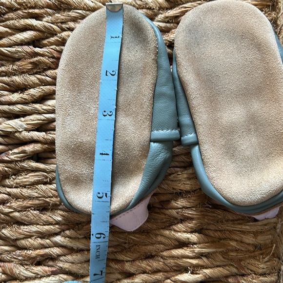 Juicy Bumbles shoes. NWOT. Gray w/pink elephants. Soft leather. Size 12-18m - Picture 4 of 4